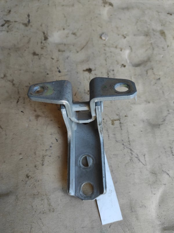 Петля двери нижняя передняя правая MITSUBISHI LANCER X 10 07-15