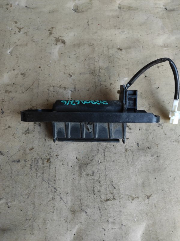 Кнопка открывания багажника наружная задняя TIIDA/VERSA C11 04-11 Кнопка открывания багажника наружная задняя TIIDA/VERSA C11 04-11