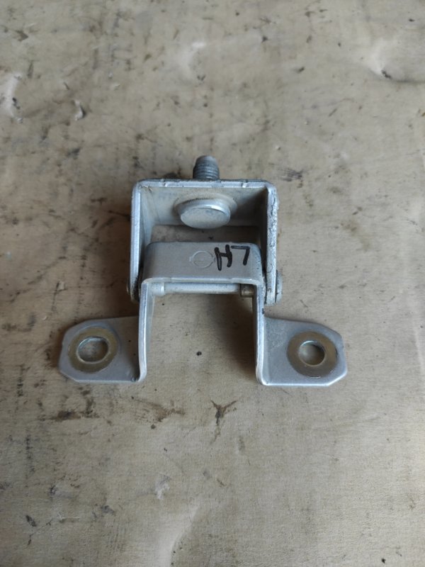 Петля крышки багажника левая TIIDA/VERSA C11 04-11