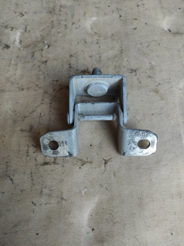 Петля крышки багажника правая NISSAN TIIDA/VERSA C11 04-11