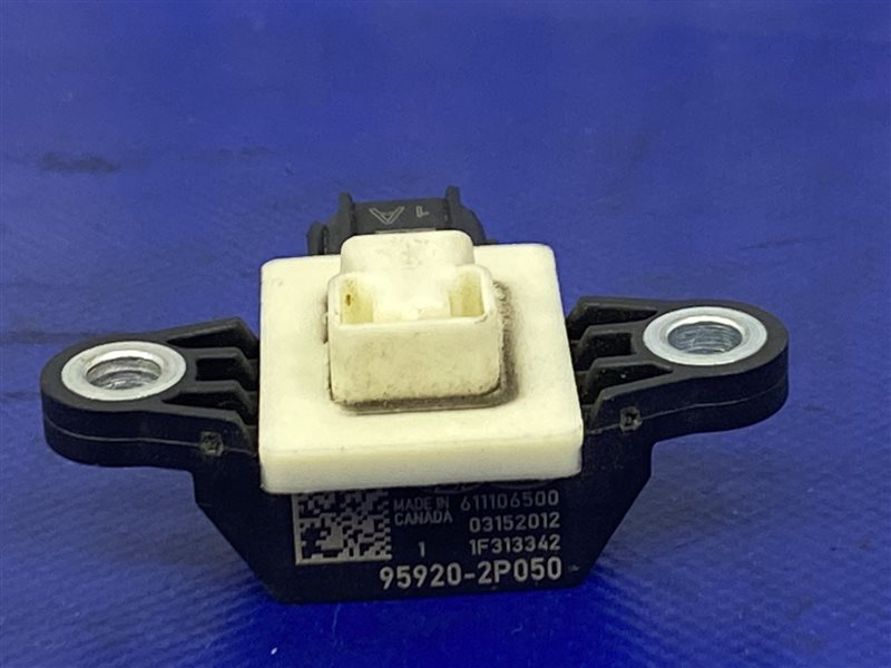 Датчик удара передний левый KIA SORENTO XM 09-14 Внедорожник 2.4