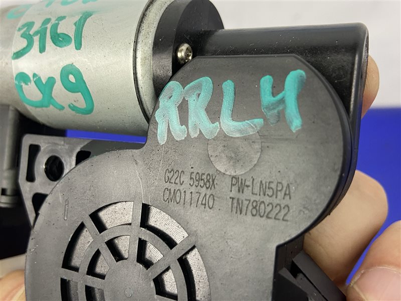 Моторчик стеклоподъемника задний левый CX-9 06-16 2010 Внедорожник 3.7 Моторчик стеклоподъемника задний левый CX-9 06-16 2010 Внедорожник 3.7