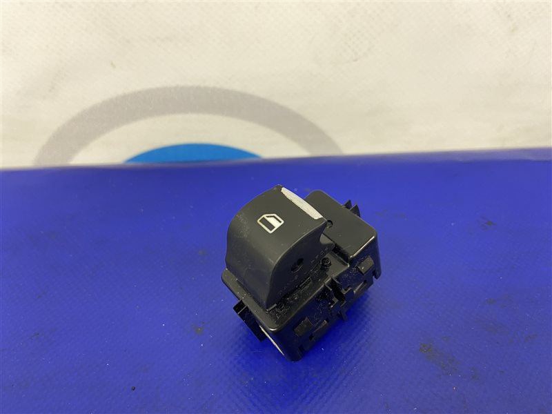 Запчасть кнопка стеклоподъемника задняя правая FORD FUSION 14- DG9Z-14529-AB Б/У Кнопка стеклоподъемника задняя правая FORD FUSION 14- DG9Z-14529-AB Б/У