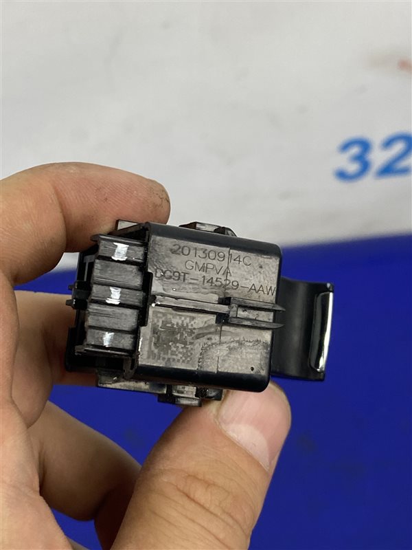 Кнопка стеклоподъемника задняя правая FUSION 14- Кнопка стеклоподъемника задняя правая FUSION 14-