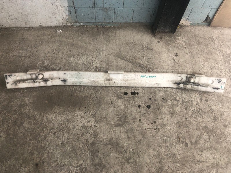 Наполнитель бампера передний INFINITI M35/M45 04-10