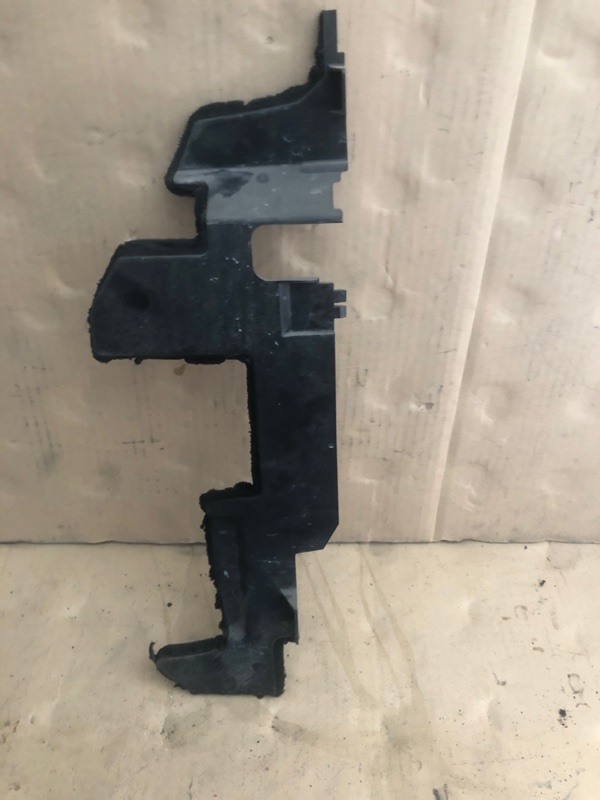 Дефлектор радиатора передний правый INFINITI M35/M45 04-10 92184-EG010 Б/У