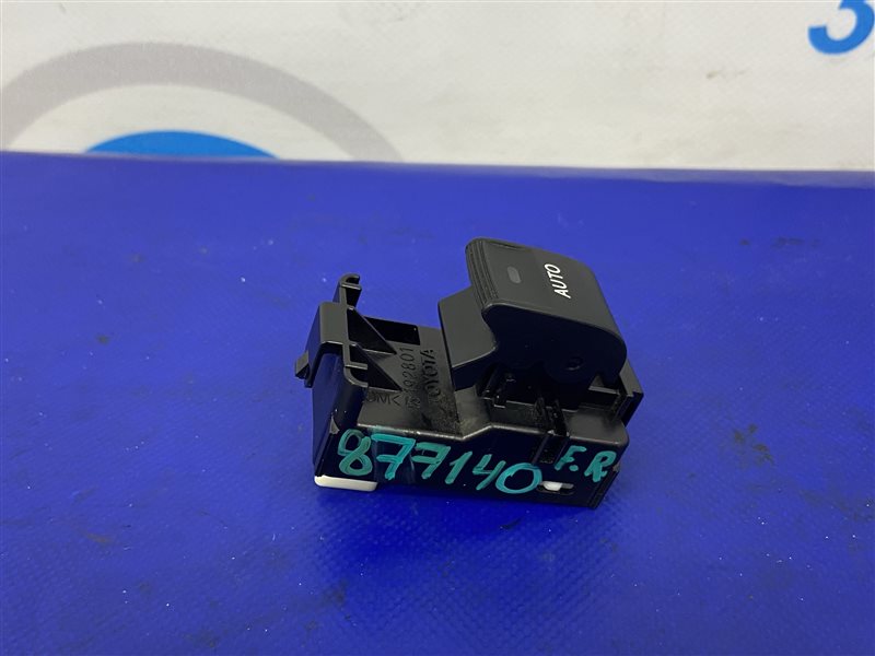 Запчасть кнопка стеклоподъемника передняя правая TOYOTA PRIUS - 30 09-17 84810-33120 Б/У Кнопка стеклоподъемника передняя правая TOYOTA PRIUS - 30 09-17 84810-33120 Б/У