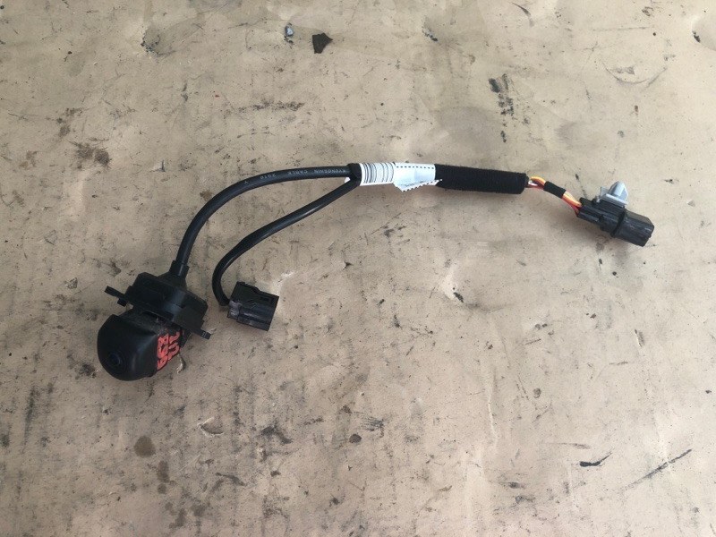Запчасть камера заднего вида HYUNDAI TUCSON TL 15-20 95766-D7000 Б/У Камера заднего вида HYUNDAI TUCSON TL 15-20 95766-D7000 Б/У