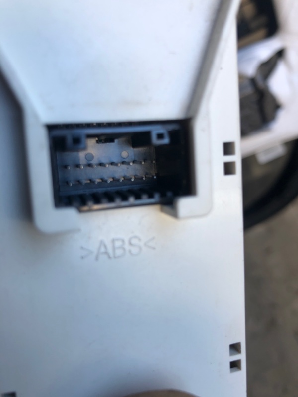 Блок управления стеклоподъемниками передний левый SANTA FE (TM) 18-23