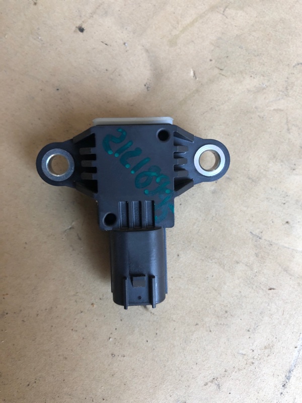 Датчик удара HYUNDAI TUCSON TL 15-20 95920-B4000 Б/У