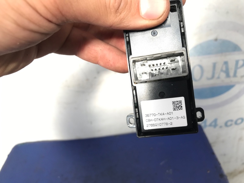 Кнопка стеклоподъемника ILX 16-19 2016 Седан 2.4