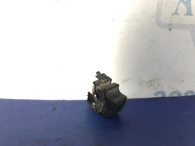 Кнопка стеклоподъемника TOYOTA PRIUS - 20 03-11 Б/У