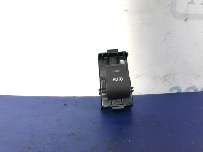 Кнопка стеклоподъемника TOYOTA SIENNA 11-16 2013 GSL30 3.5 2GR-FE 84810-0T010 Б/У