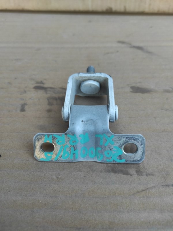 Петля крышки багажника правая OUTLANDER XL 05-13 Петля крышки багажника правая OUTLANDER XL 05-13