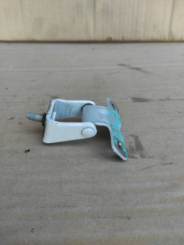 Петля крышки багажника правая MITSUBISHI OUTLANDER XL 05-13 Петля крышки багажника правая MITSUBISHI OUTLANDER XL 05-13