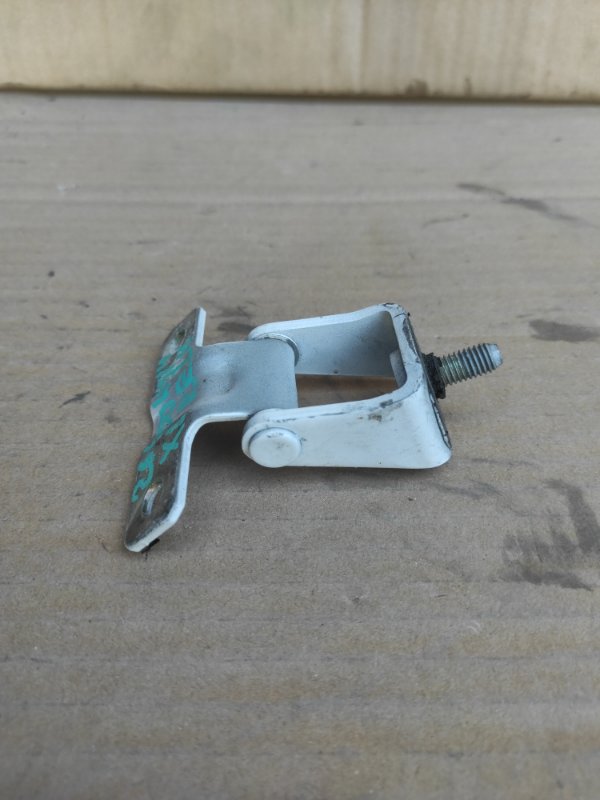 Петля крышки багажника левая OUTLANDER XL 05-13 Петля крышки багажника левая OUTLANDER XL 05-13