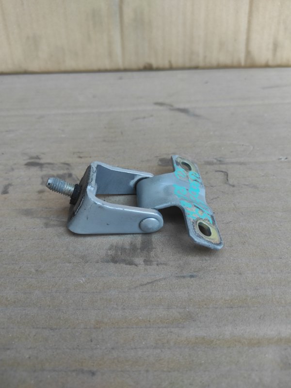 Петля крышки багажника правая MITSUBISHI OUTLANDER XL 05-13