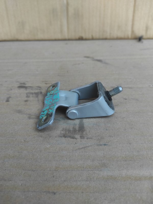 Петля крышки багажника правая OUTLANDER XL 05-13