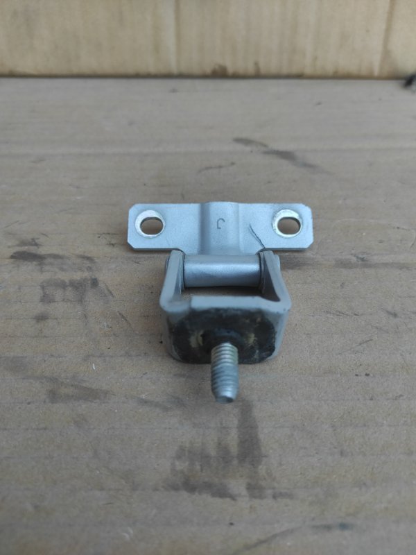 Петля крышки багажника левая MITSUBISHI OUTLANDER XL 05-13 MR556091 Б/У