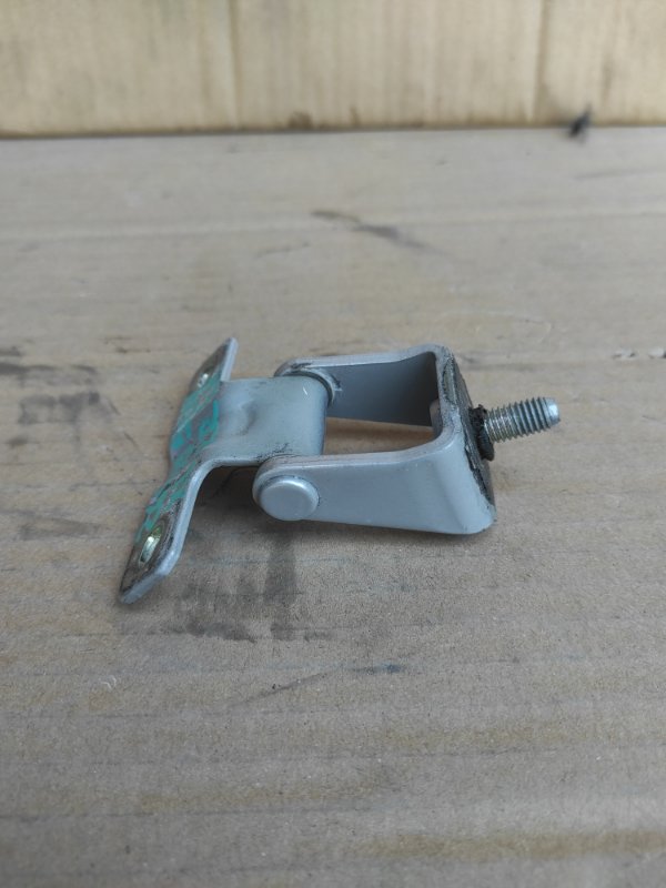 Петля крышки багажника левая OUTLANDER XL 05-13