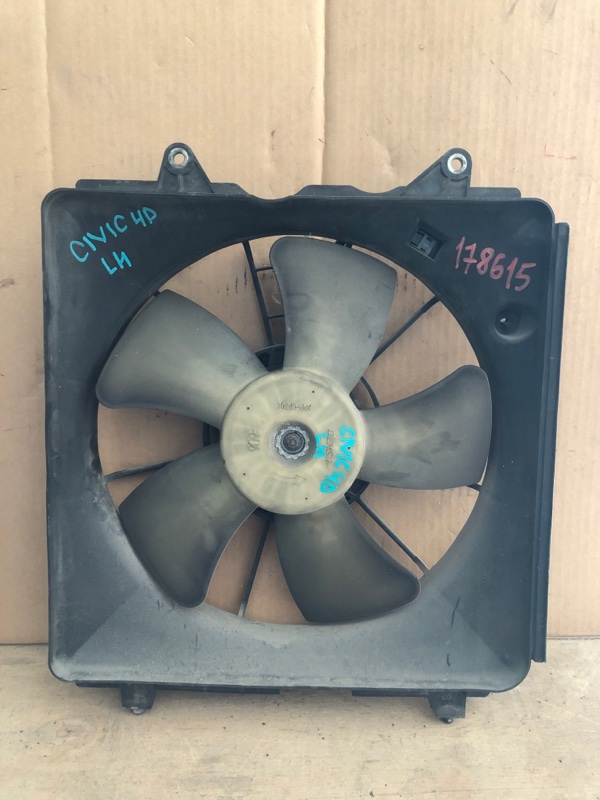 Диффузор вентилятора основного радиатора левый HONDA CIVIC 4D 06-11 2007 FD 1.8 19015-RRA-A01 Б/У