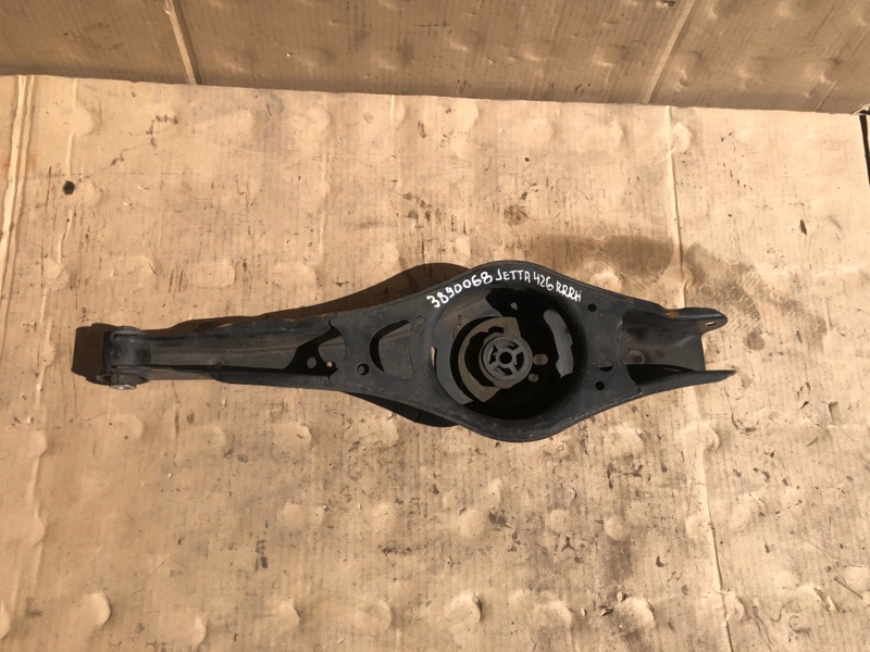 Рычаг задней подвески поперечный нижний задний правый VOLKSWAGEN JETTA USA 10-17 2014 162 2.0 CBPA 1K0 505 371 Б/У