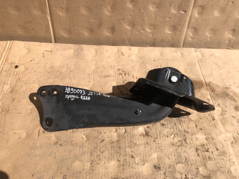 Рычаг задней подвески продольный задний правый VOLKSWAGEN JETTA USA 10-17 2014 162 2.0 CBPA 1K0 505 224 K Б/У