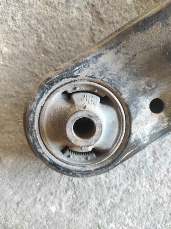 Рычаг передней подвески нижний передний правый TOYOTA AURIS 06-12 Рычаг передней подвески нижний передний правый TOYOTA AURIS 06-12