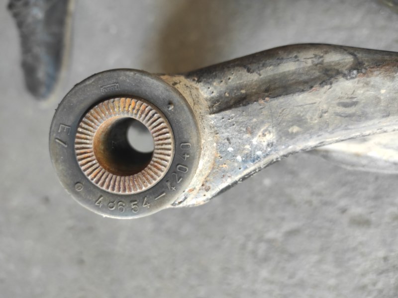 Рычаг передней подвески нижний передний правый AURIS 06-12 Рычаг передней подвески нижний передний правый AURIS 06-12