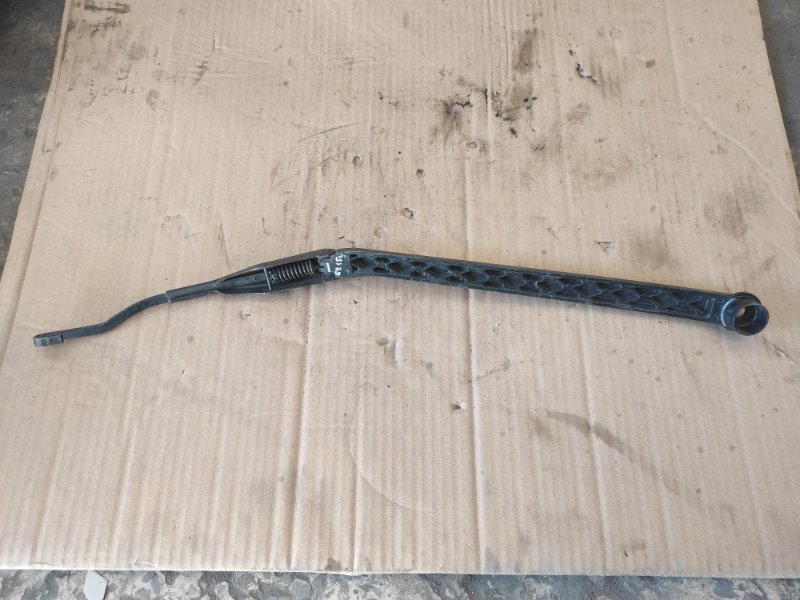 Поводок стеклоочистителя передний GS350 GS300 05-11