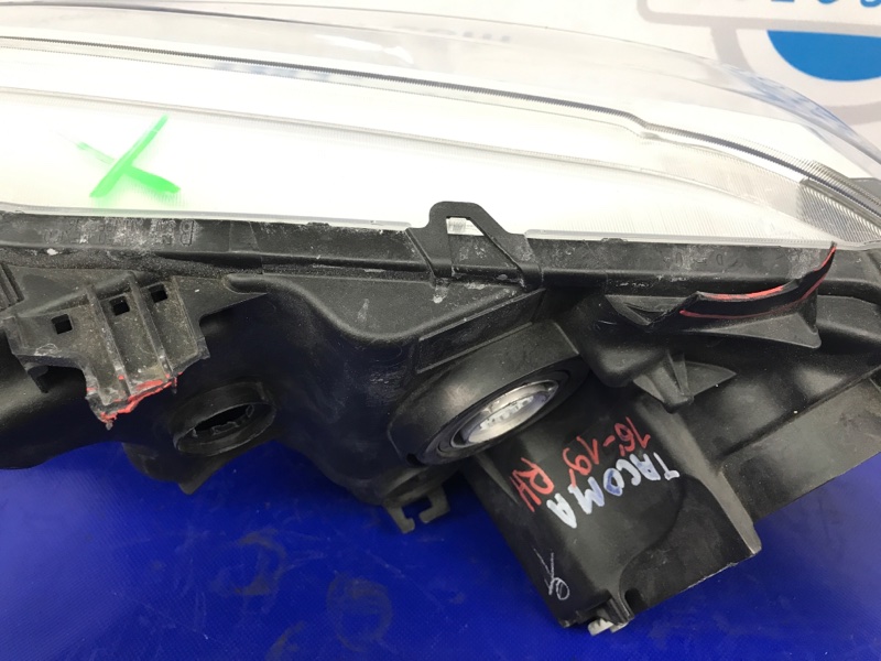 Фара передняя правая TACOMA 15-