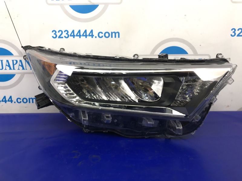 Фара передняя правая TOYOTA RAV4 18- 81130-42810 Б/У