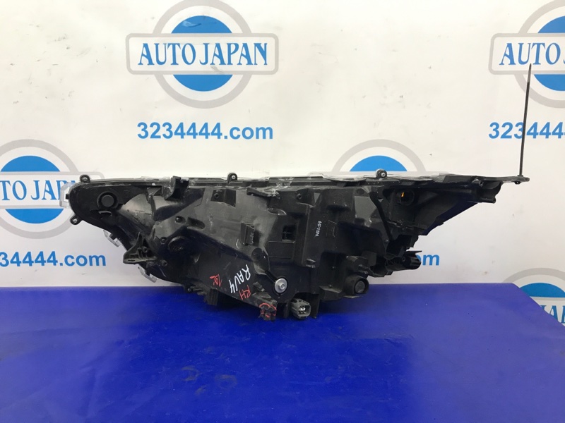 Фара передняя правая RAV4 18-