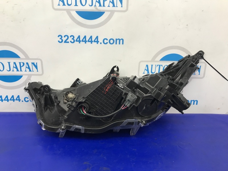 Фара передняя правая TOYOTA RAV4 18-