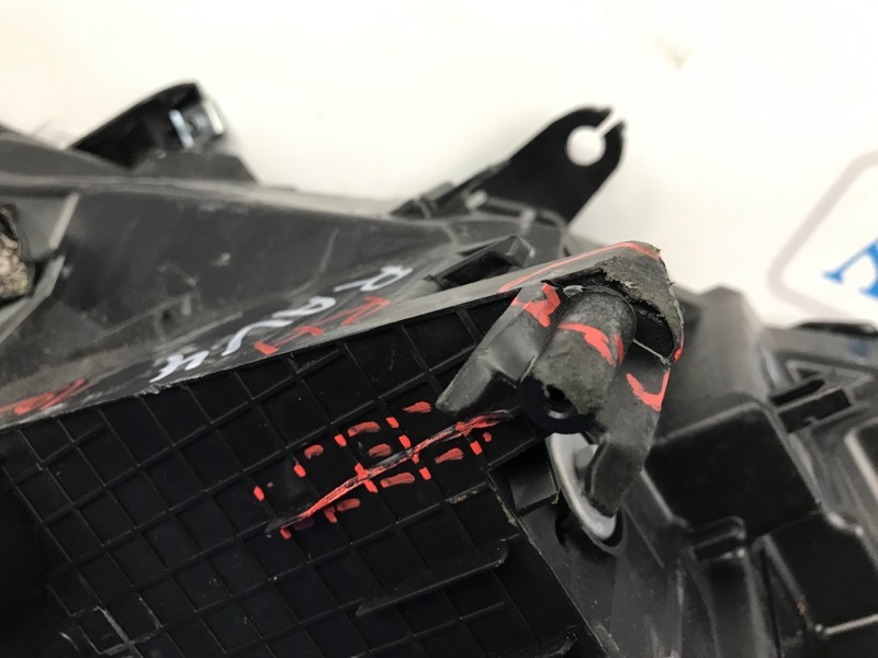 Фара передняя правая RAV4 18-