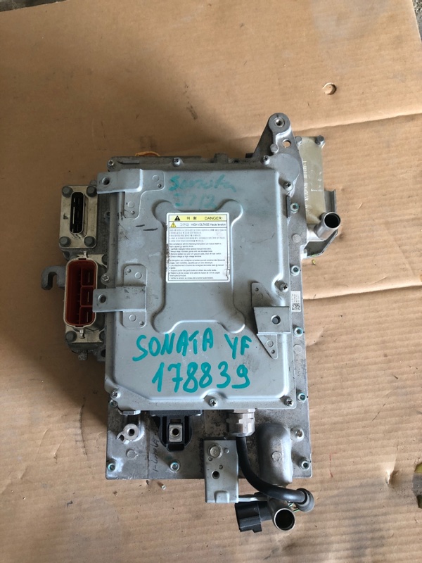 Запчасть инвертор HYUNDAI SONATA YF 10-14 2014 Седан 2.4 36600-3D002 Б/У Инвертор HYUNDAI SONATA YF 10-14 2014 Седан 2.4 36600-3D002 Б/У