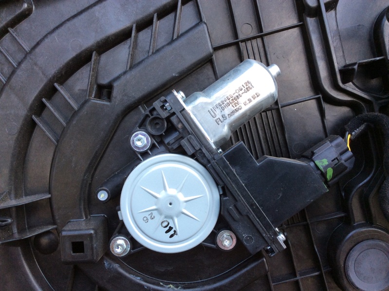 Стеклоподъемник передний левый SORENTO UM 14- 2016 Внедорожник 2.4 Стеклоподъемник передний левый SORENTO UM 14- 2016 Внедорожник 2.4