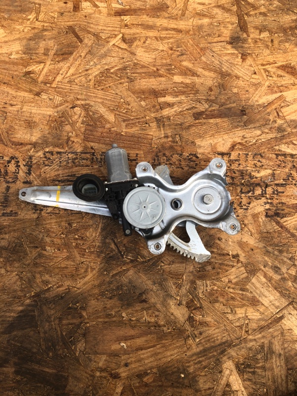 Стеклоподъемник задний левый TOYOTA COROLLA 120 00-07 Стеклоподъемник задний левый TOYOTA COROLLA 120 00-07