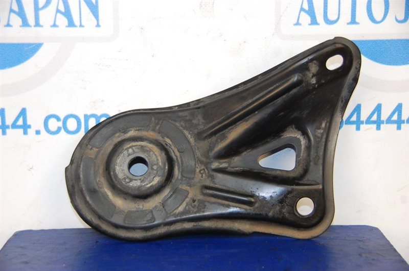 Крепление балки подвески правое ES300 ES330 01-06