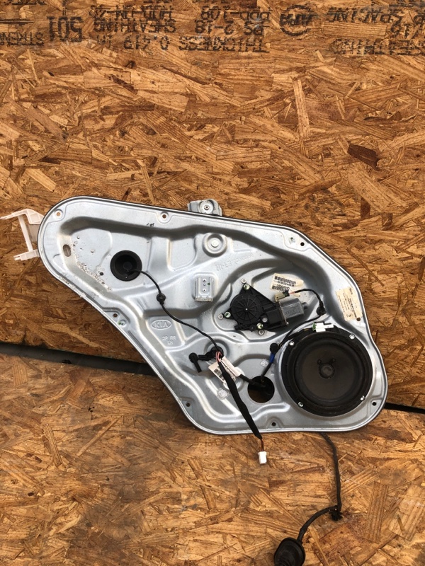 Запчасть стеклоподъемник задний левый KIA SORENTO XM 09-14 2012 Внедорожник 2.4 83401-2P000 Б/У Стеклоподъемник задний левый KIA SORENTO XM 09-14 2012 Внедорожник 2.4 83401-2P000 Б/У