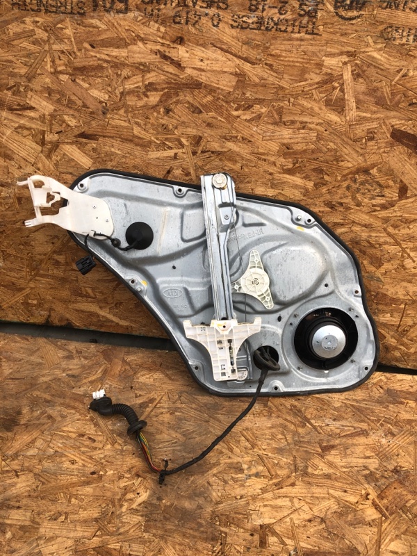 Стеклоподъемник задний правый KIA SORENTO XM 09-14 Внедорожник 3.5 Стеклоподъемник задний правый KIA SORENTO XM 09-14 Внедорожник 3.5