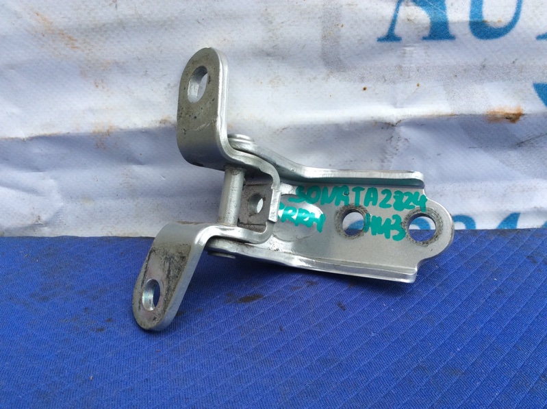 Запчасть петля двери нижняя задняя правая HYUNDAI SONATA LF 2014- 2017 Седан 2.4 79310-2E000 Б/У Петля двери нижняя задняя правая HYUNDAI SONATA LF 2014- 2017 Седан 2.4 79310-2E000 Б/У