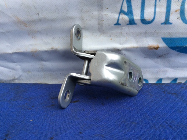 Петля двери нижняя задняя правая HYUNDAI SONATA LF 2014- Седан 2.4 Петля двери нижняя задняя правая HYUNDAI SONATA LF 2014- Седан 2.4