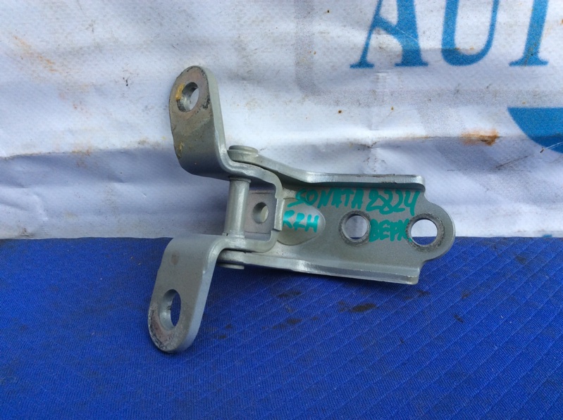 Запчасть петля двери верхняя передняя правая HYUNDAI SONATA LF 2014- 2017 Седан 2.4 79320-2E000 Б/У Петля двери верхняя передняя правая HYUNDAI SONATA LF 2014- 2017 Седан 2.4 79320-2E000 Б/У