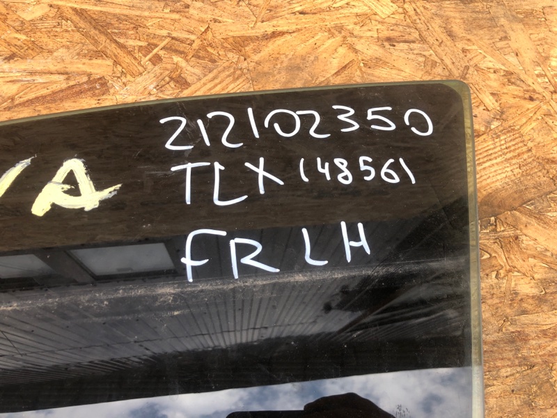 Стекло двери переднее левое TLX 14-17 2016 Седан 3.5