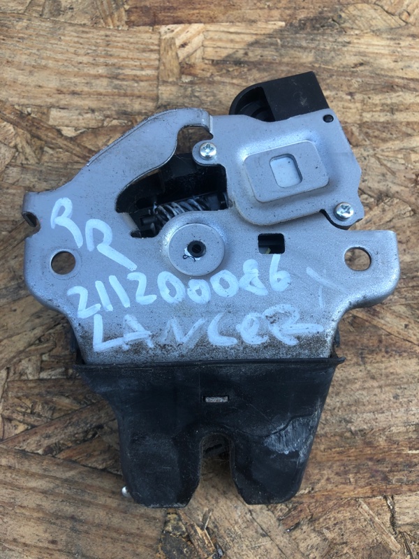 Запчасть замок крышки багажника MITSUBISHI LANCER X 10 15-17 5927A013 Б/У Замок крышки багажника MITSUBISHI LANCER X 10 15-17 5927A013 Б/У