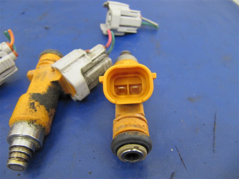 Форсунка топливная Q50 15-20 2015 Седан 3.7 VQ37VHR Форсунка топливная Q50 15-20 2015 Седан 3.7 VQ37VHR