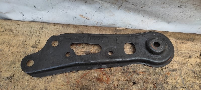 Крепление балки подвески переднее правое MDX (YD2) 06-13 2008 YD2 3.7 J37A1