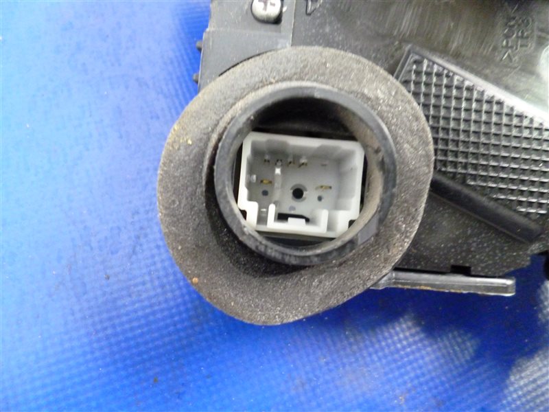 Замок двери передний правый GS350 GS300 05-11 2008 Седан 3.5