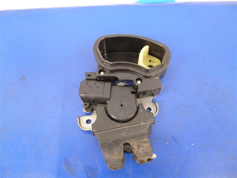 Запчасть замок крышки багажника MITSUBISHI LANCER X 10 07-15 2009 Седан 2.4 5927A002 Б/У Замок крышки багажника MITSUBISHI LANCER X 10 07-15 2009 Седан 2.4 5927A002 Б/У